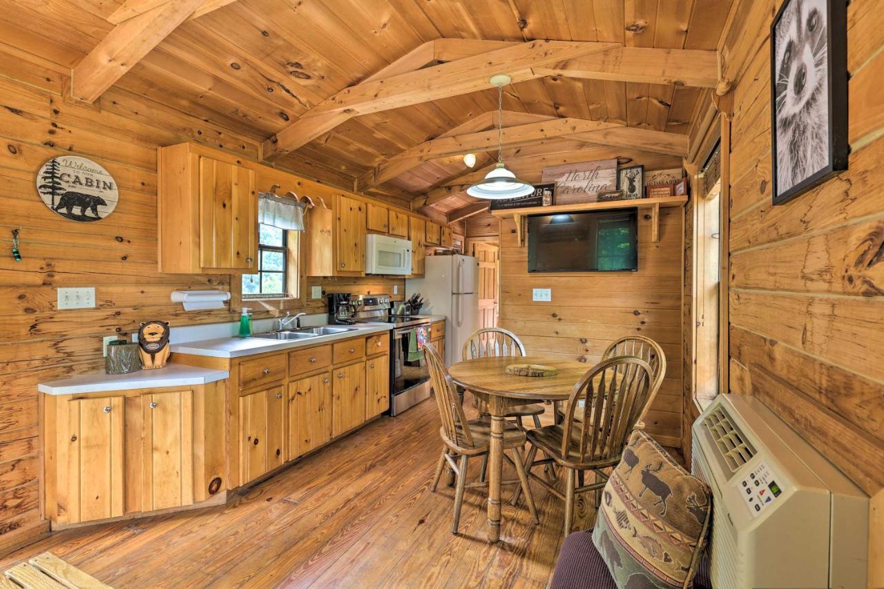 Quaint Log Cabin With Views Near West Jefferson Warrensville Extérieur photo